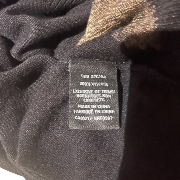 GUC Le Chateau Assymetrical black sweater with flowers, size medium. - Picture 9 of 12